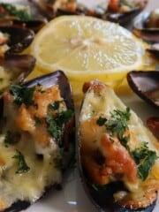 cheesy baked mussels