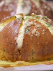 korean cream cheese garlic bread